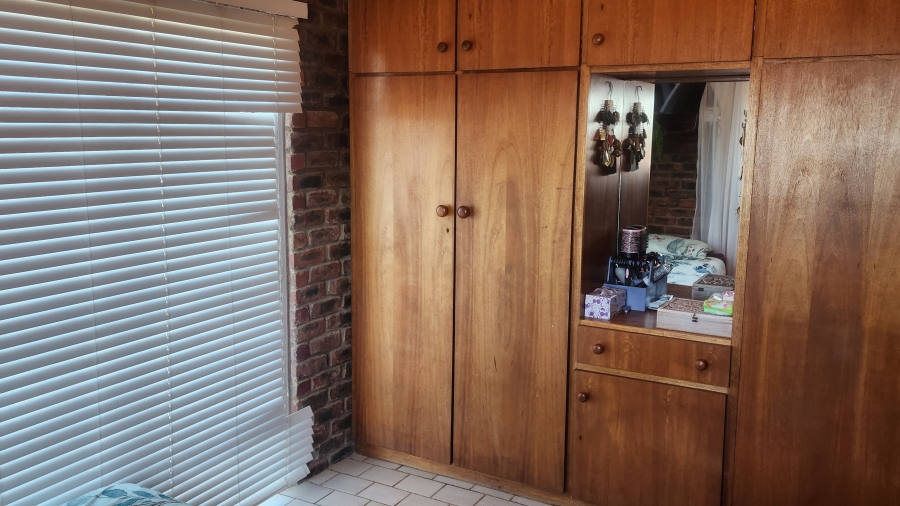 5 Bedroom Property for Sale in Dana Bay Western Cape